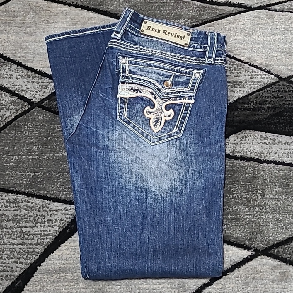 ROCK REVIVAL AVERY EASY-FIT EMBROIDERED RHINESTONES DENIM JEAN CAPRI